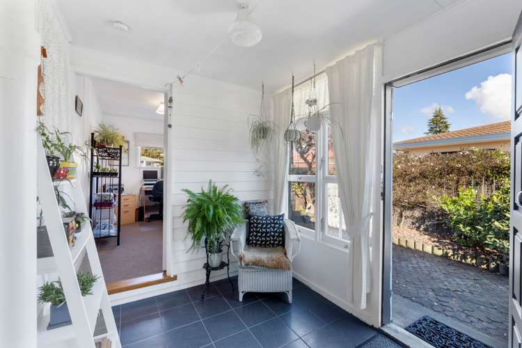 1/14 Newall Avenue Stoke_13