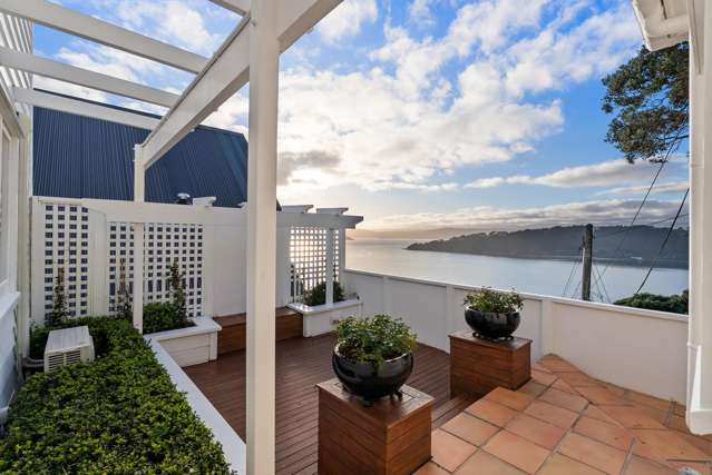 Sun, Charm & Spectacular Views