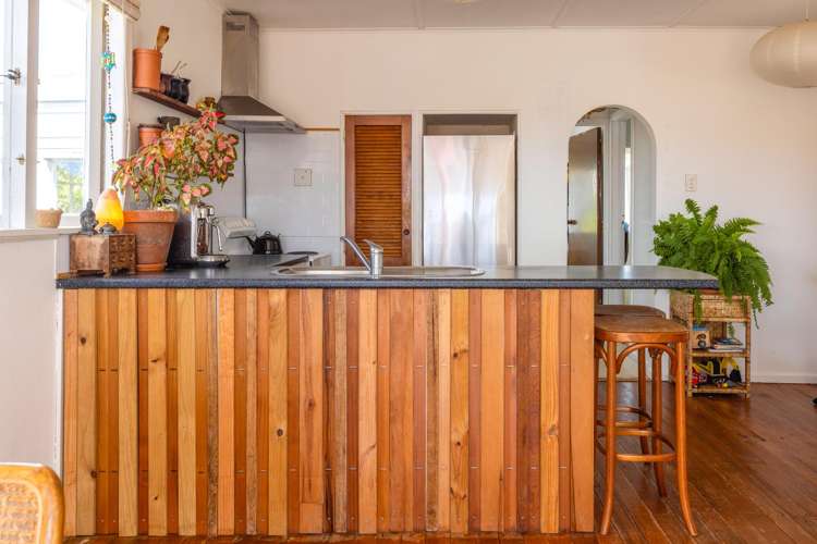 24 Victoria Road South Onetangi_13