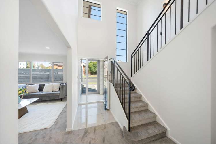 1 Pertosa Drive Flat Bush_22