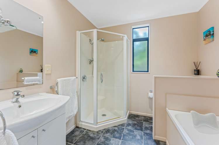 21 Glenfern Road Mellons Bay_13