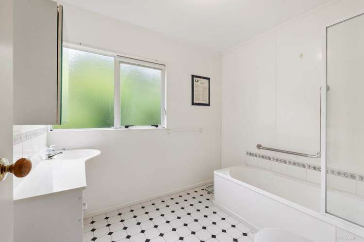 146 Cooper Road Pollok_7