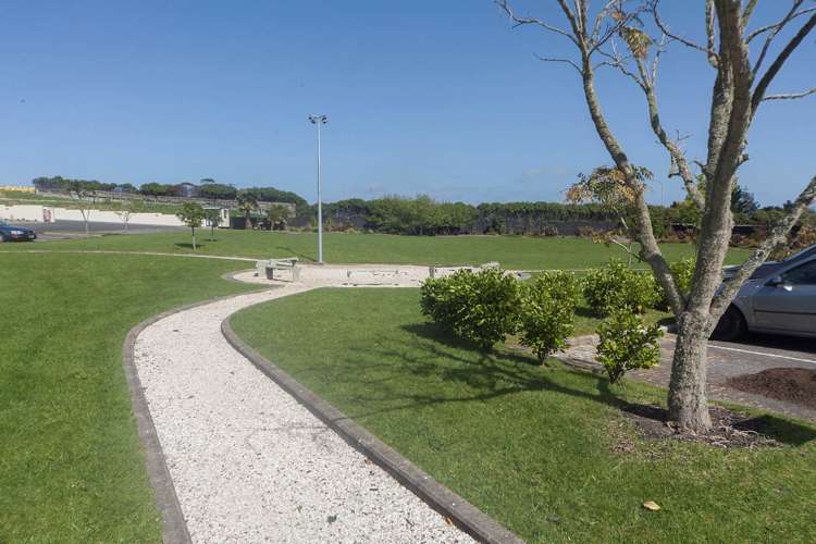 B5/71 Spencer Road Oteha_13