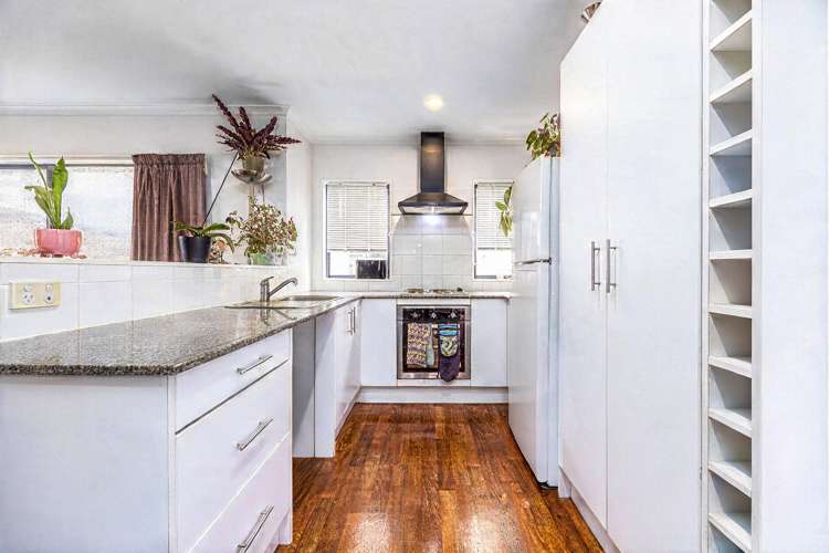 70 Solar Road Glen Eden_11