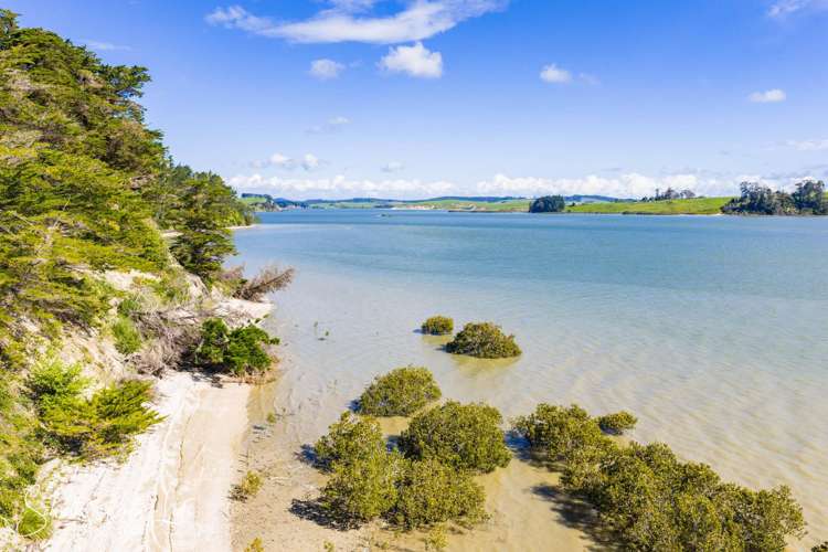 17 Kotare Crescent Pahi_12