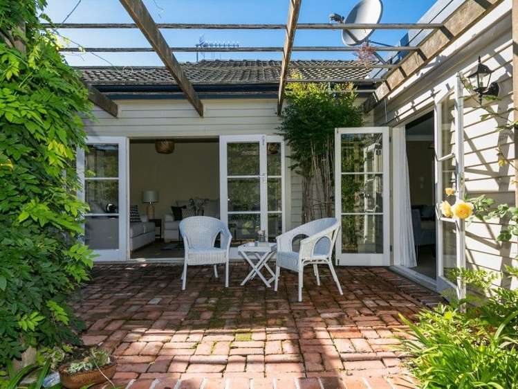 2 Dolbel Street Taradale_15