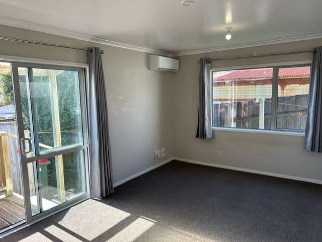 10b Paritutu Road 2164_2