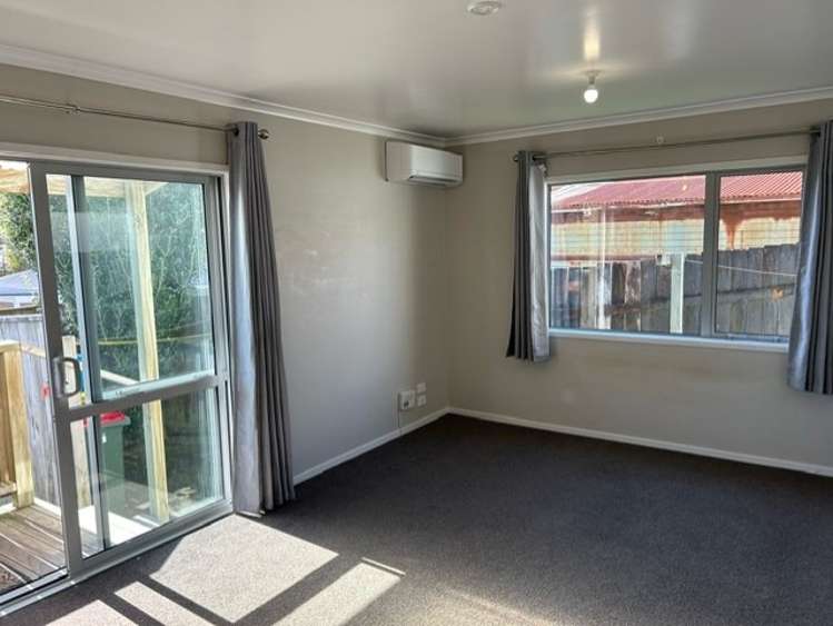 10b Paritutu Road 2164_2