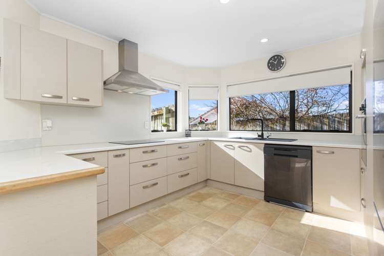 2/20 Marbeth Court Botany Downs_11