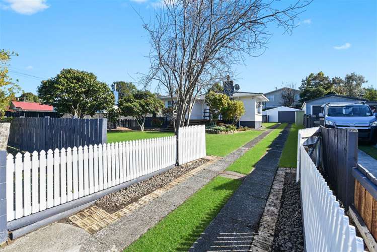 16 Manapouri Place Glenview_21