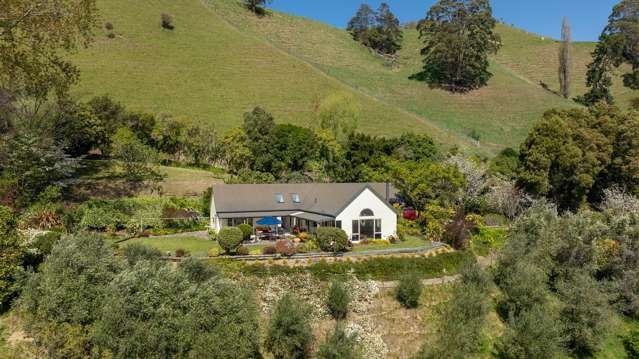 Lovely little lifestyle property with amazing view