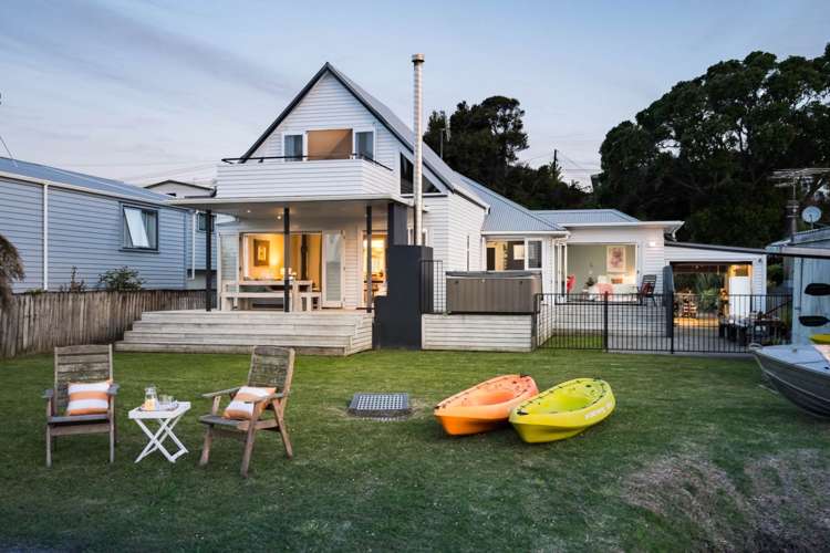 24 The Terrace Herald Island_17