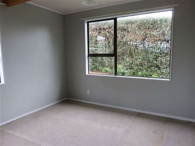 2/80 Sylvan Crescent Te Atatu South_4