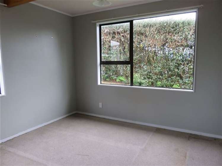 2/80 Sylvan Crescent Te Atatu South_4