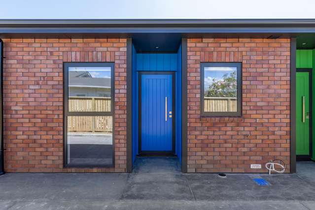Blue Door - Freehold Title!