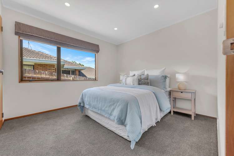 54 Channing Crescent Botany Downs_16