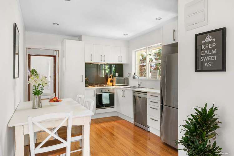 2/221 Lake Road Belmont_5