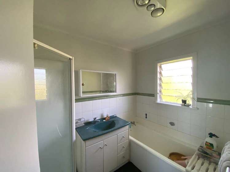 12 Merville Avenue Te Atatu South_7