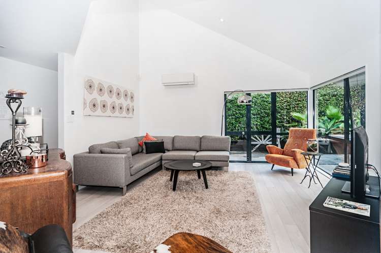 2/16 Sayegh Street Saint Heliers_1