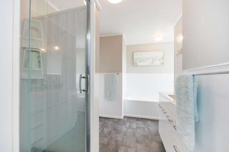 1435 Waughs Road Aorangi_18