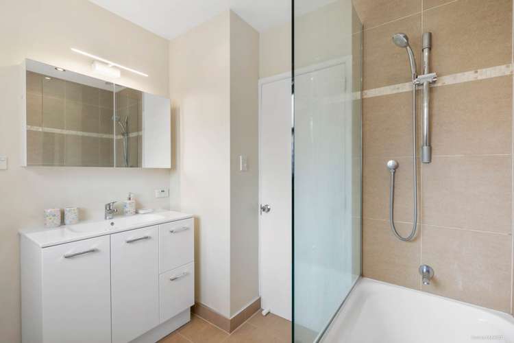 22 Wyoming Avenue Murrays Bay_12