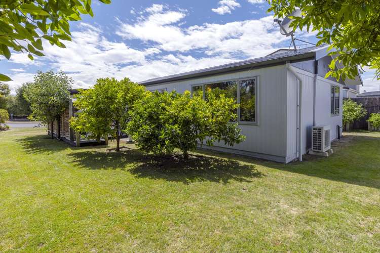 2/7 Reeves Road Acacia Bay_10