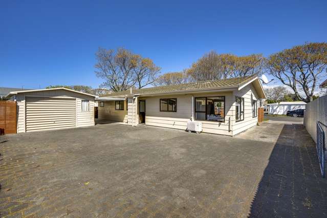 Four Bedrooms, School And City Convenience