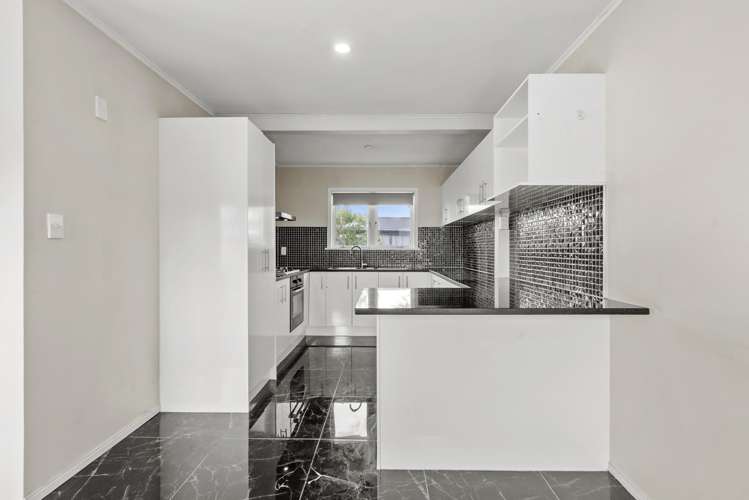 2/8 Winspear Place Manukau_1