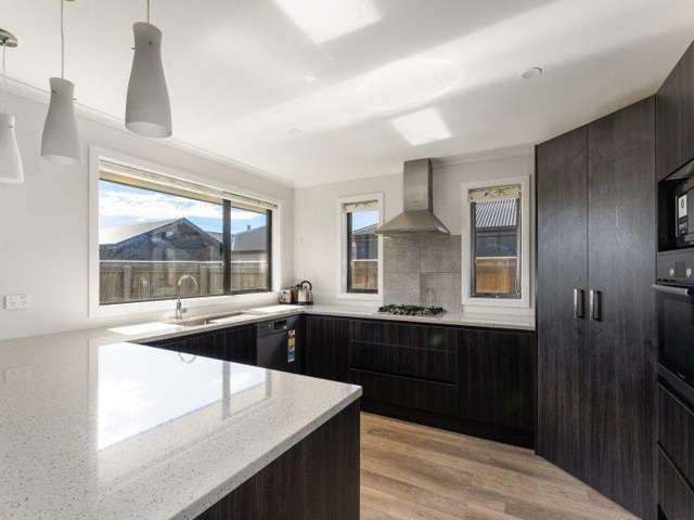 12 Harvard Road Burleigh_3