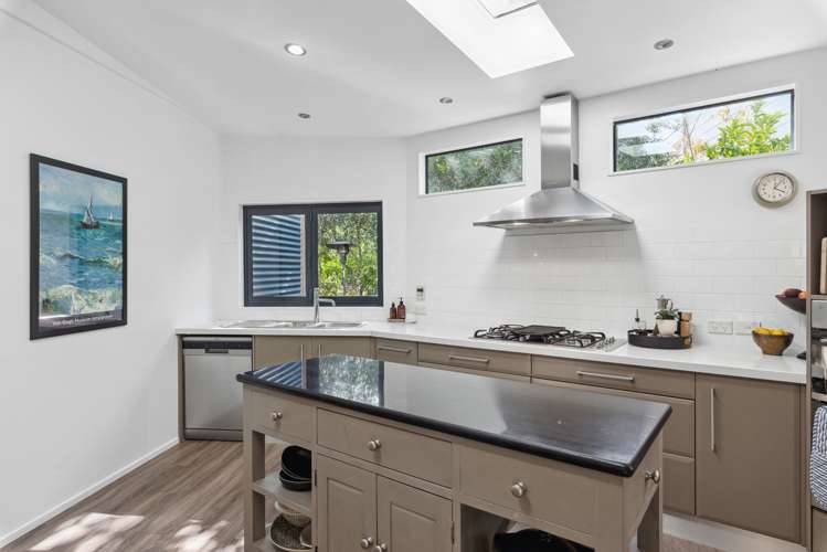 2 Fiesta Grove Raumati Beach_19