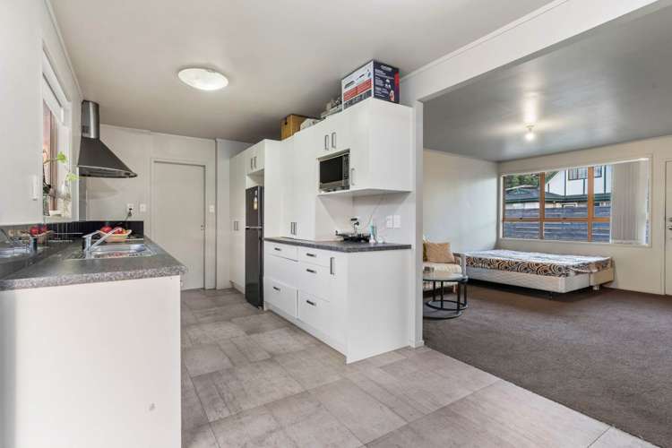 2/41 Challen Close Conifer Grove_12