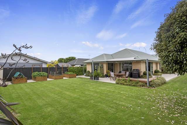 Delightful Home in a Serene, Sun-Soaked Setting!