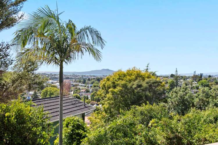 2/613a Glenfield Road Totara Vale_11