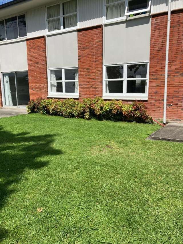 Modern, Spacious Two-Bedroom Flat in Prime Location