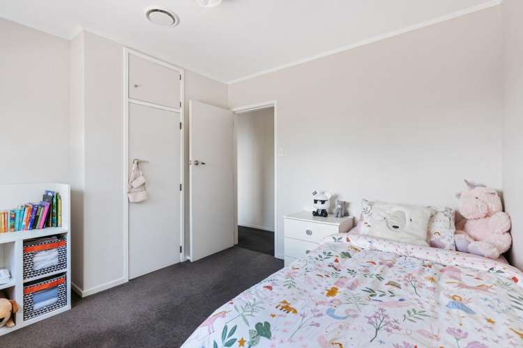 8 Highfield Crescent Brookfield_26