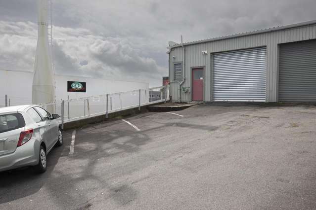 Workshop Strandon For Lease