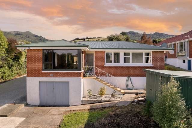 Spacious in Sawyers Bay!
