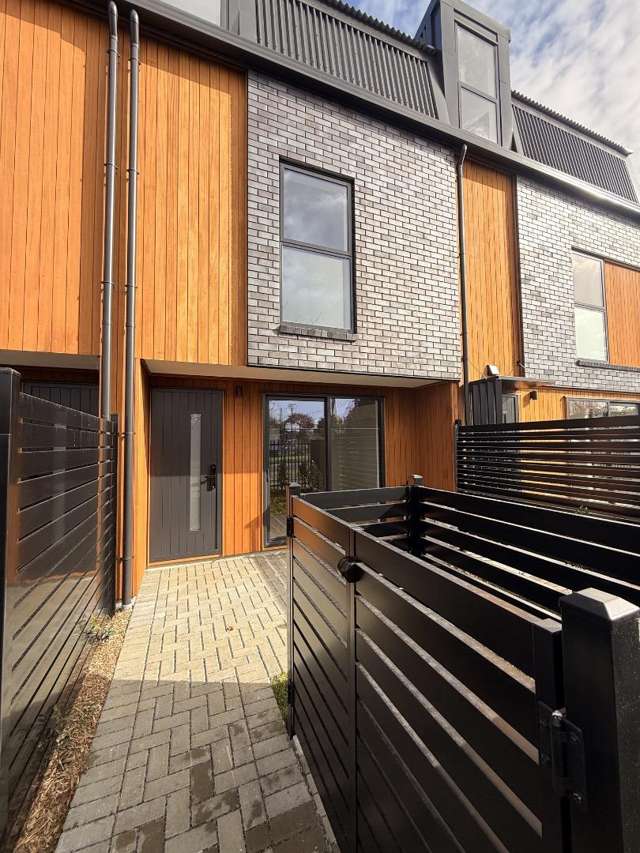Brand-new high end finish townhouse