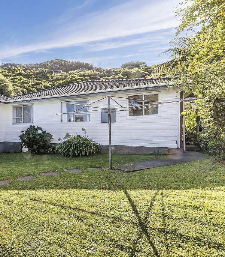 18b Percy Dyett Drive Karori_6