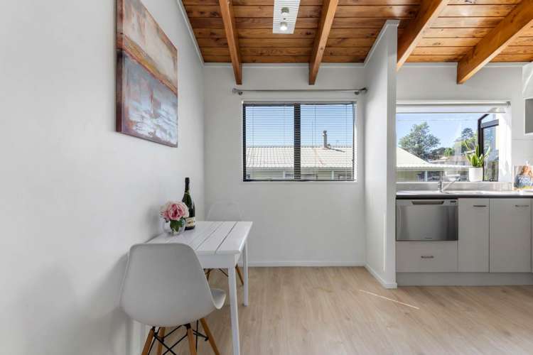 2/62 Trias Road Totara Vale_6