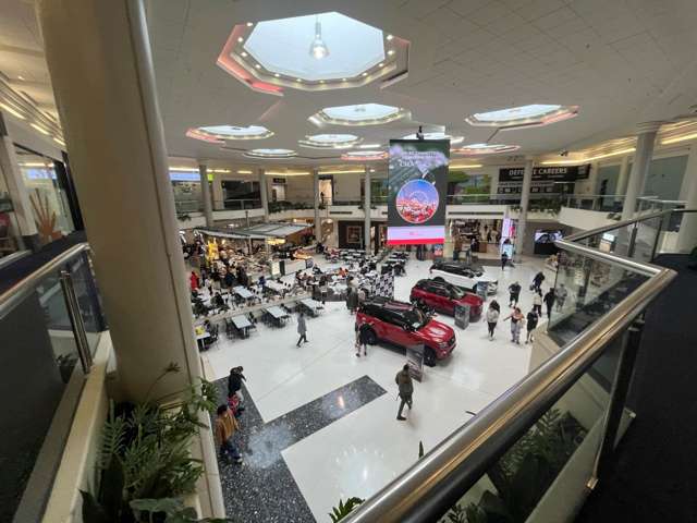 RETAIL OR OFFICE SPACE IN WESTFIELD MANUKAU