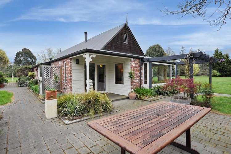 454 Johns Road Fernside_40