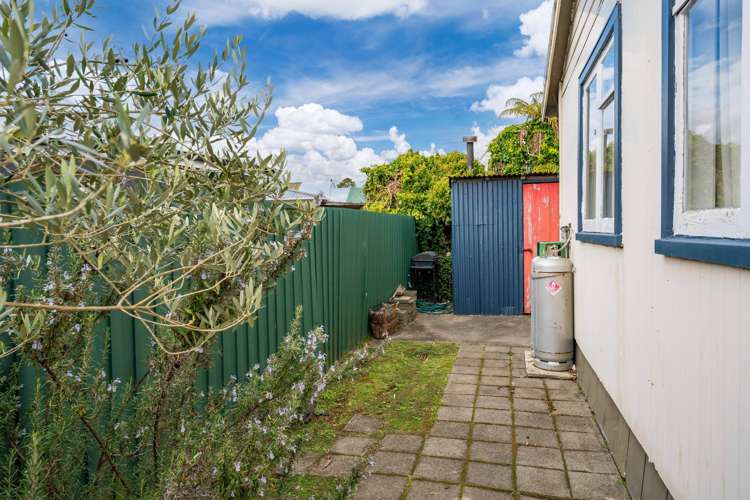 8a Farnworth Avenue Holdens Bay_15