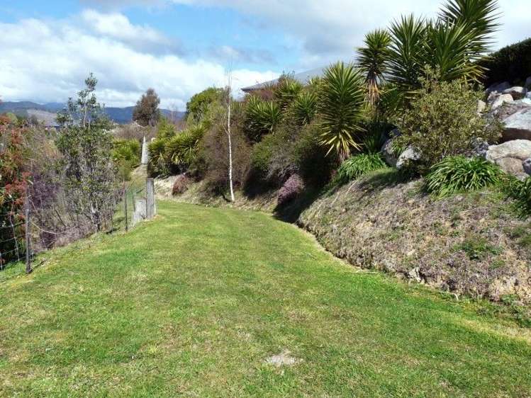 89 Totara View Road Wakefield_21