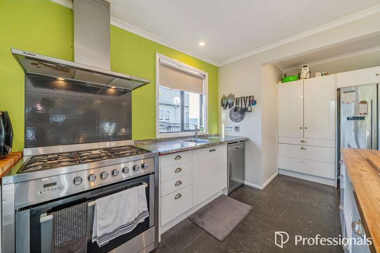 18 Burden Avenue Wainuiomata_13