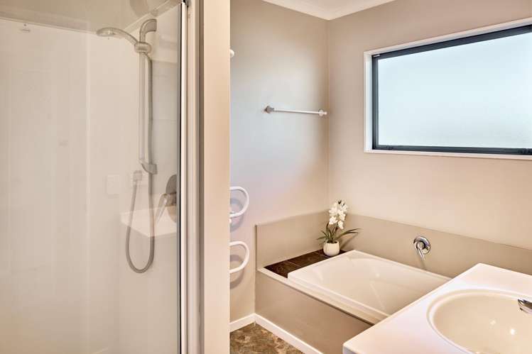 3 Makora Grove Paremata_12