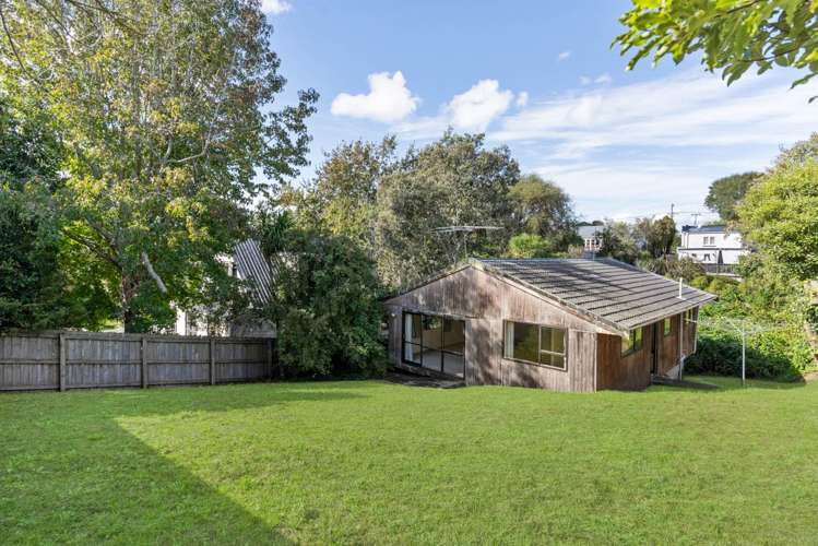 2/6 Cresta Avenue Beach Haven_9