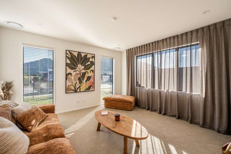 182 Burdon Loop Lake Hawea_11