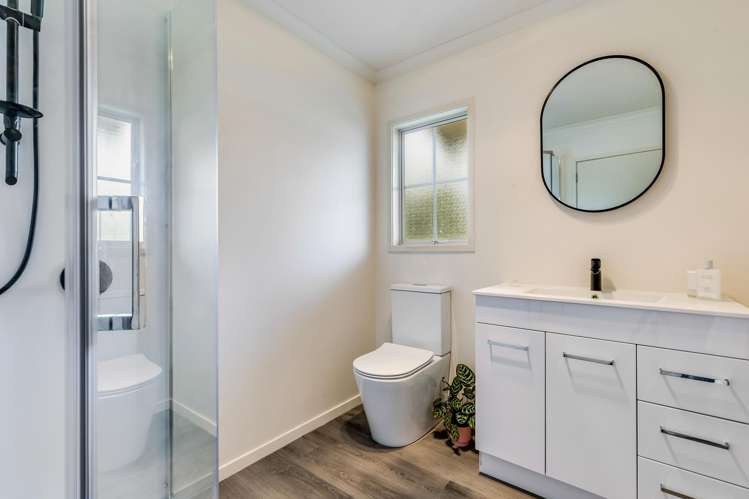 1 Henry Lane Patumahoe_12