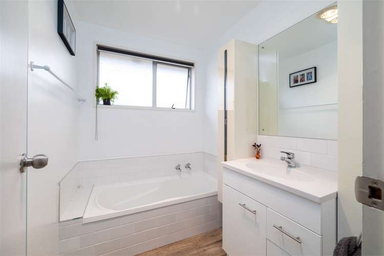 4 Karnak Crescent Russley_12